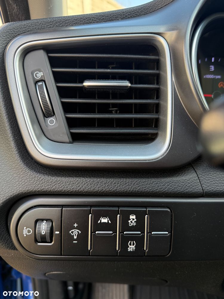 Kia Ceed 1.6 CRDi mHEV M DCT - 23