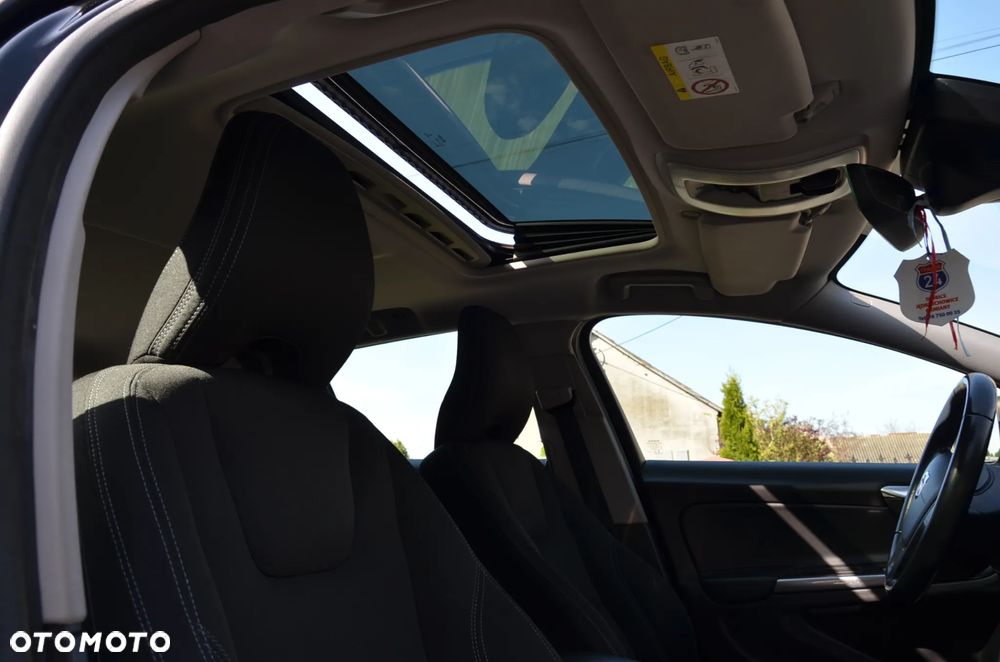 Volvo V60 D4 Geartronic Momentum - 29