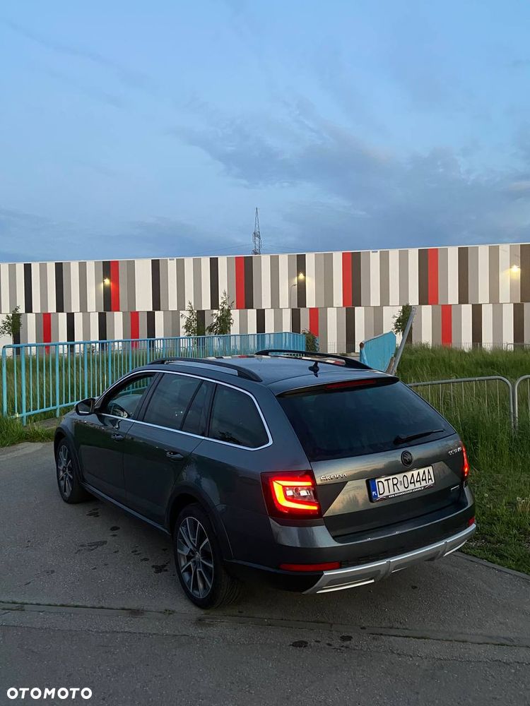 Skoda Octavia Scout 2.0 TDI 4x4 DSG - 6