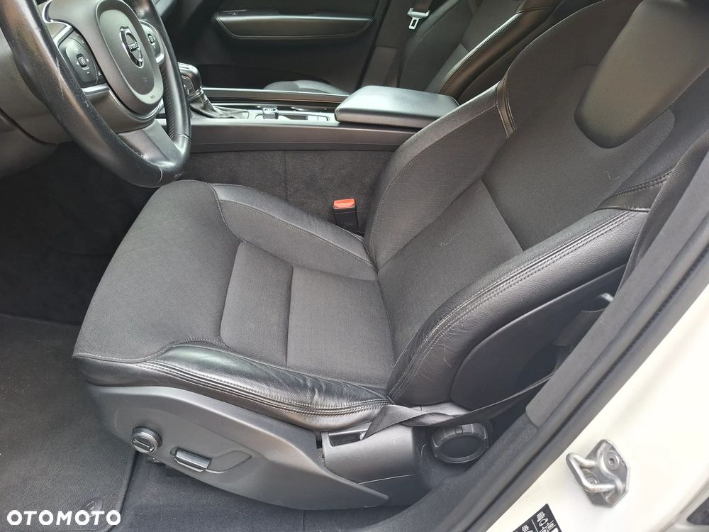 Volvo XC 60 D4 SCR Inscription - 28