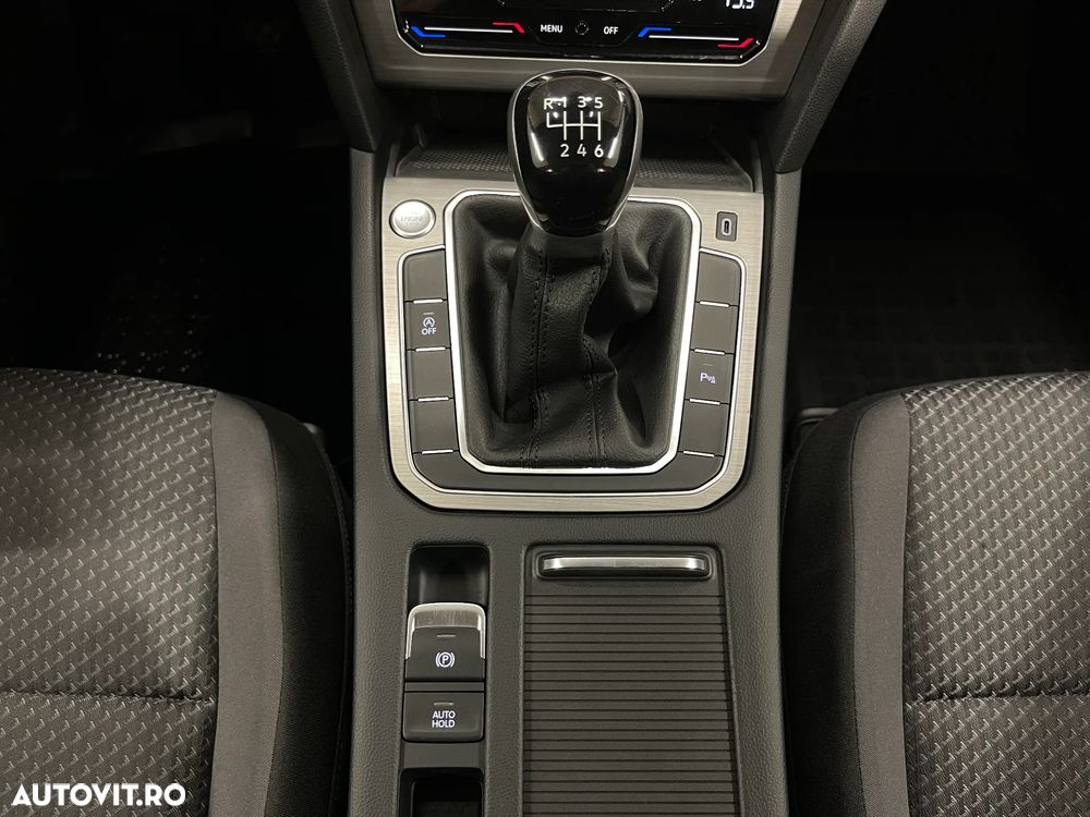Volkswagen Passat 2.0 TDI Advance - 24