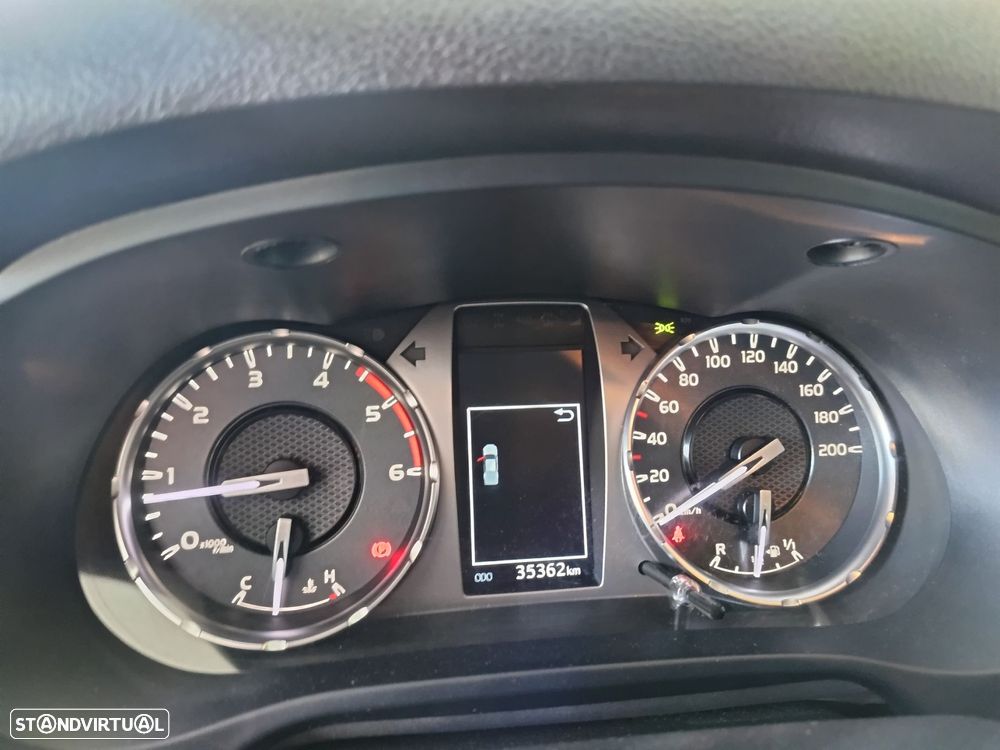 Toyota Hilux 2.4 D-4D 4WD CD CM - 10