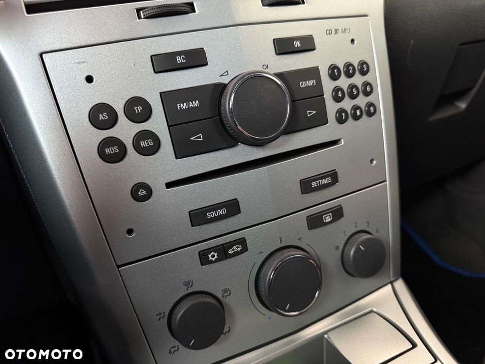 Opel Astra 1.6 Black&White - 7