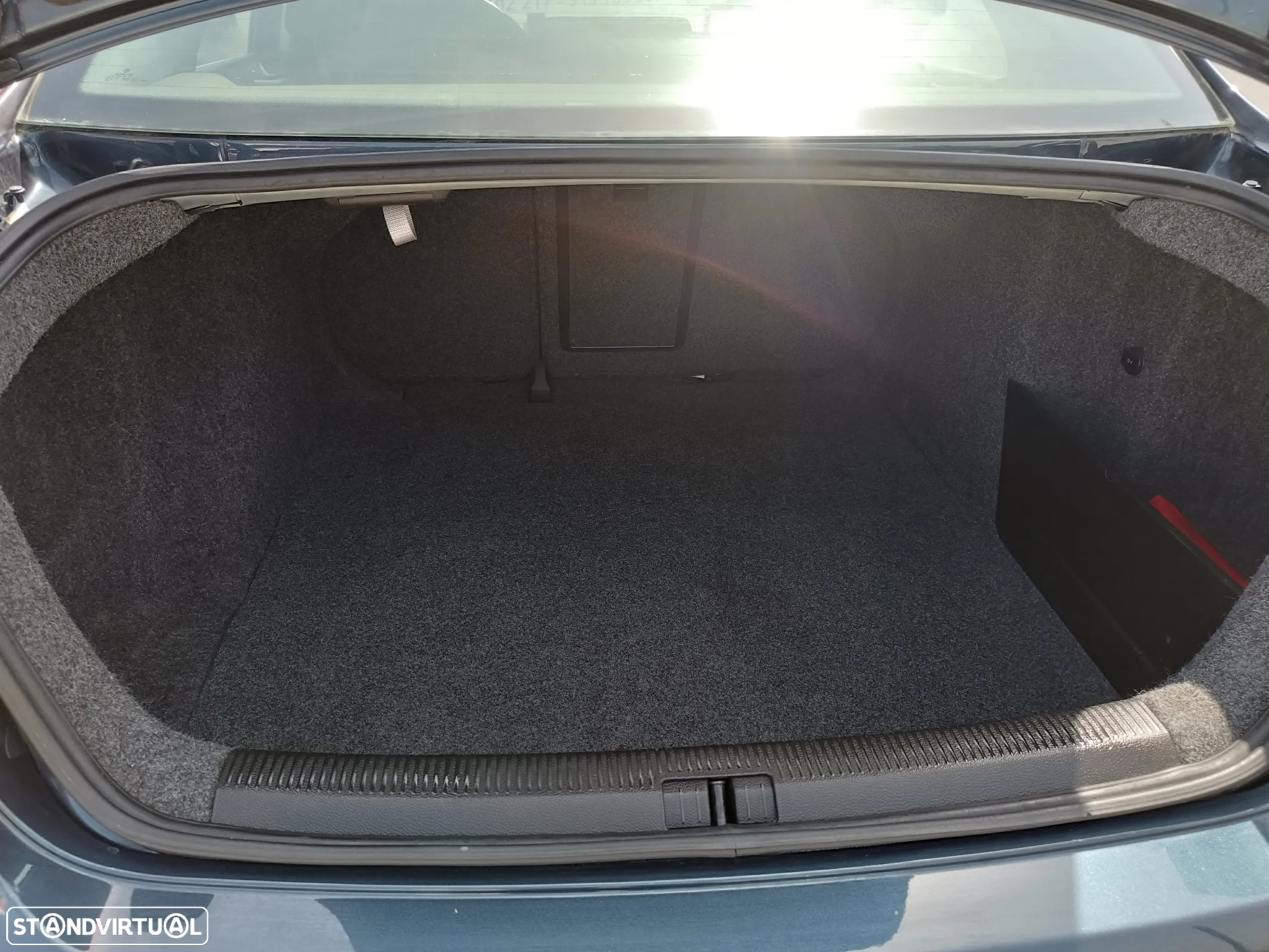 VW Jetta 2.0 TDI Confortline - 25