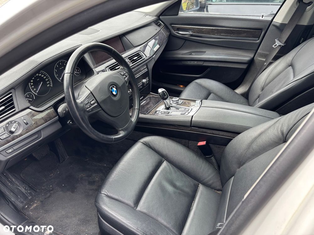 BMW Seria 7 750i - 4