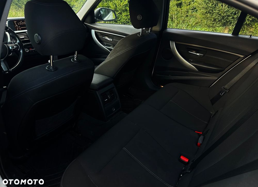 BMW Seria 3 320d xDrive Sport Line - 12