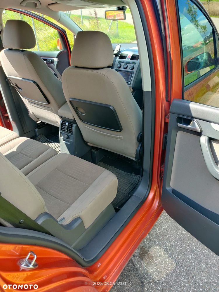 Volkswagen Touran 2.0 TDI DPF Highline - 11