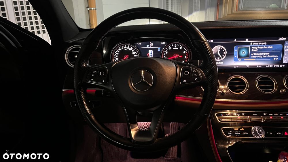 Mercedes-Benz Klasa E 300 9G-TRONIC AMG Line - 12