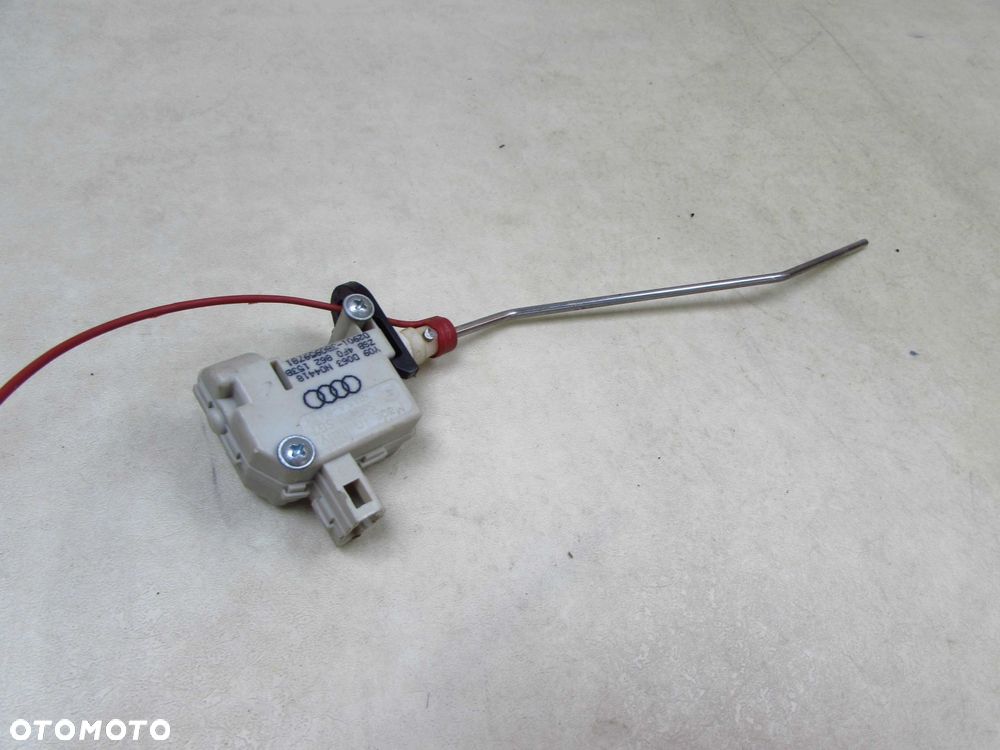 AUDI A6 C6 04-11 SILOWNIK KLAPKI WLEWU PALIWA 4F0862153B - 2