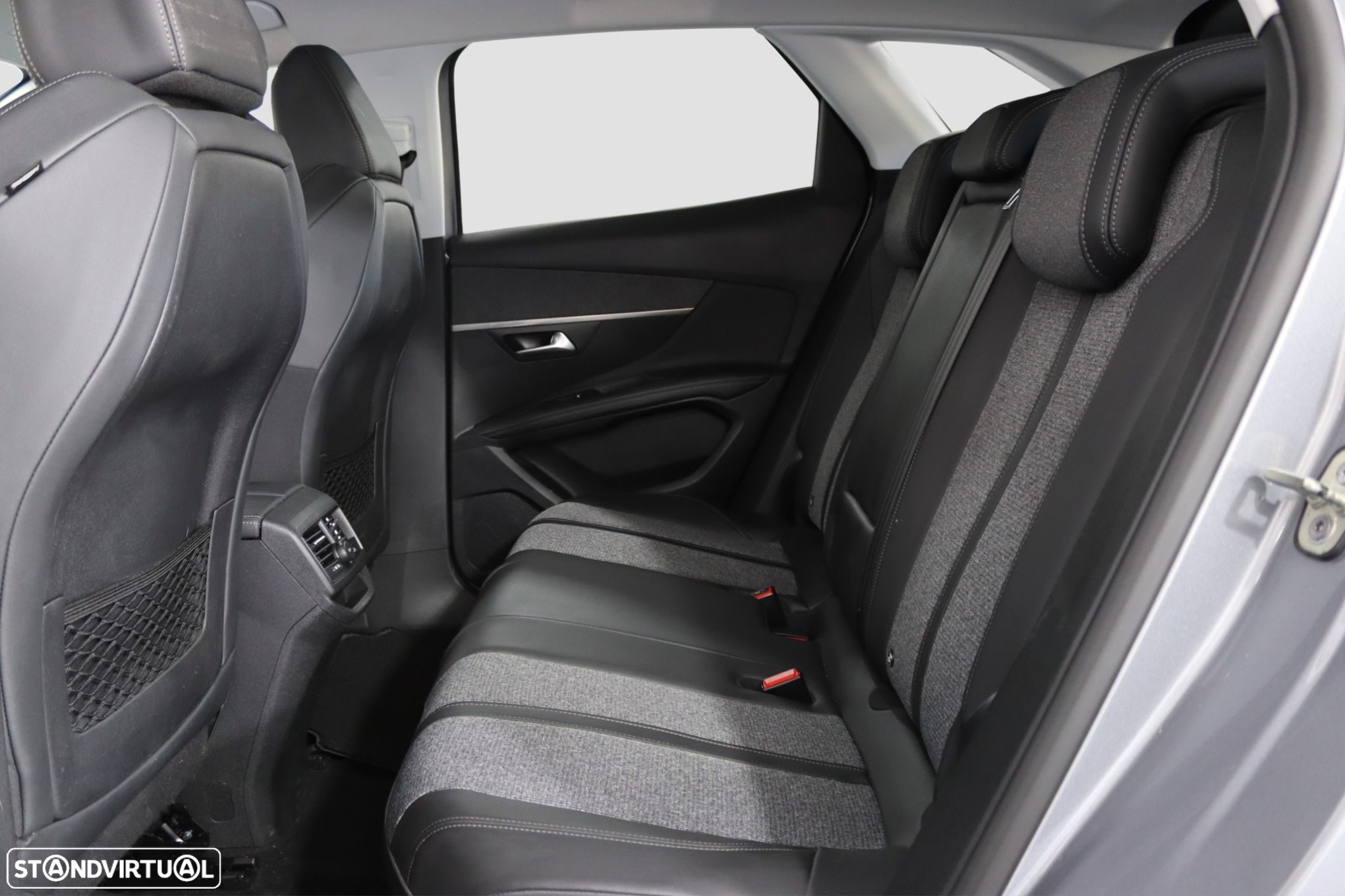 Peugeot 3008 PureTech 130 Stop & Start GPF EAT8 Allure - 13