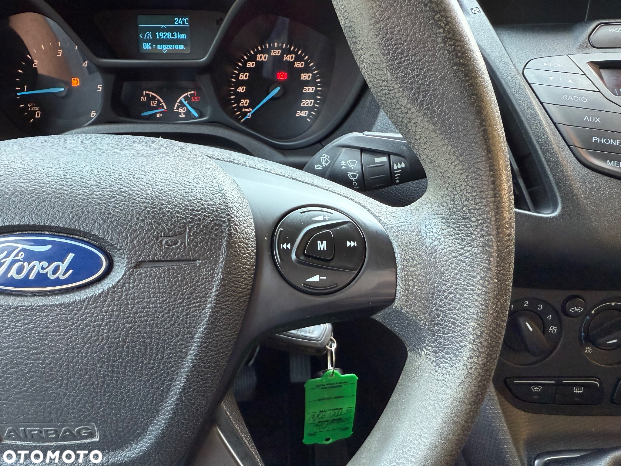 Ford Transit Connect klimatyzacja webasto hak piękny - 25