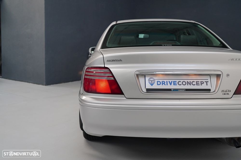 Honda Accord 2.0 ES - 23