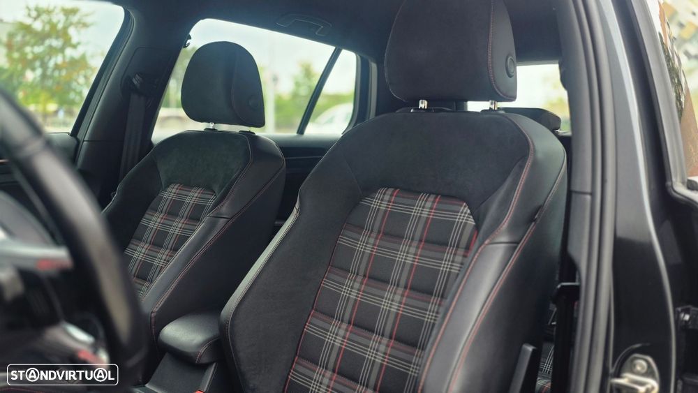 VW Golf 2.0 TSi GTi DSG Performance - 11