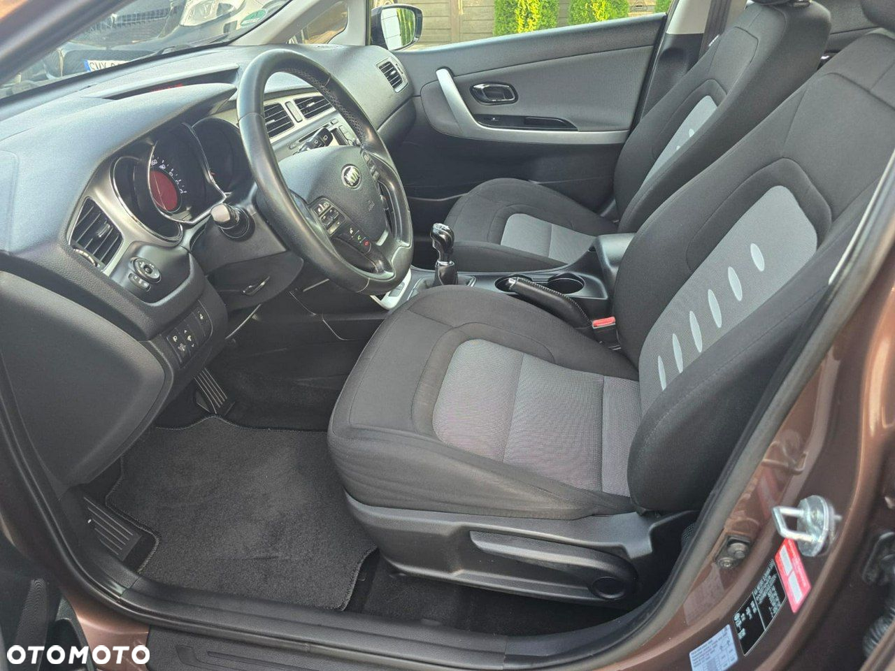 Kia Ceed - 10