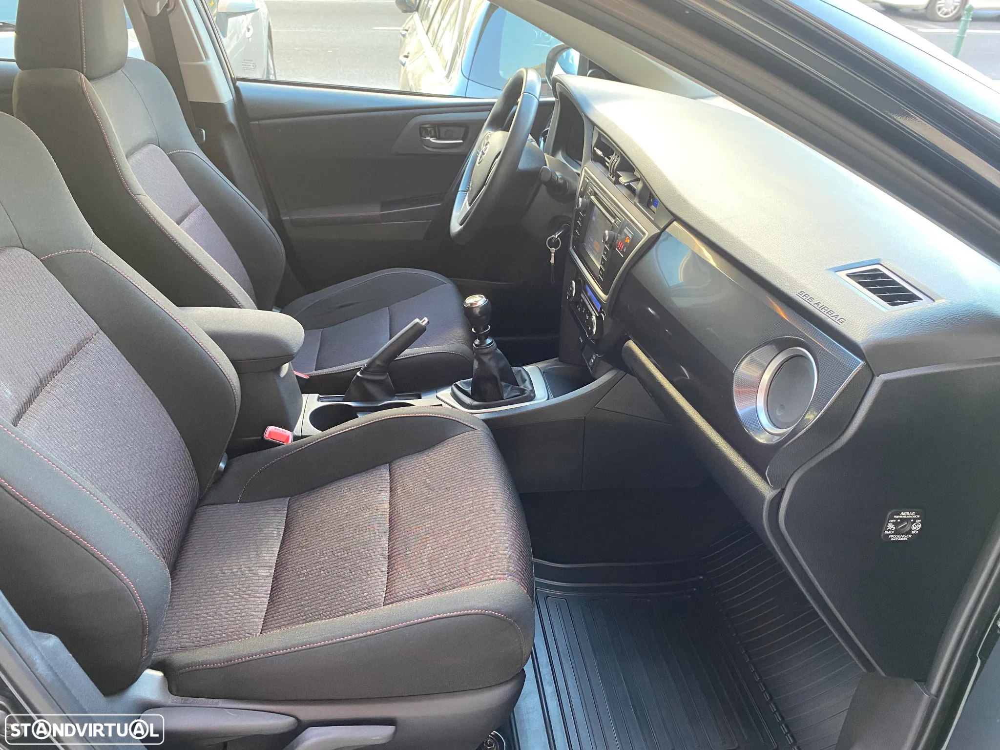 Toyota Auris Touring Sports 1.4 D-4D Com+P.Sport - 29