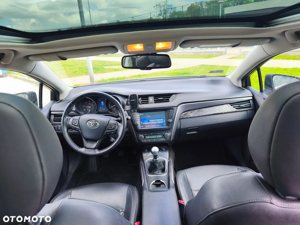 Toyota Avensis Touring Sports 2.0 D-4D Executive - 28