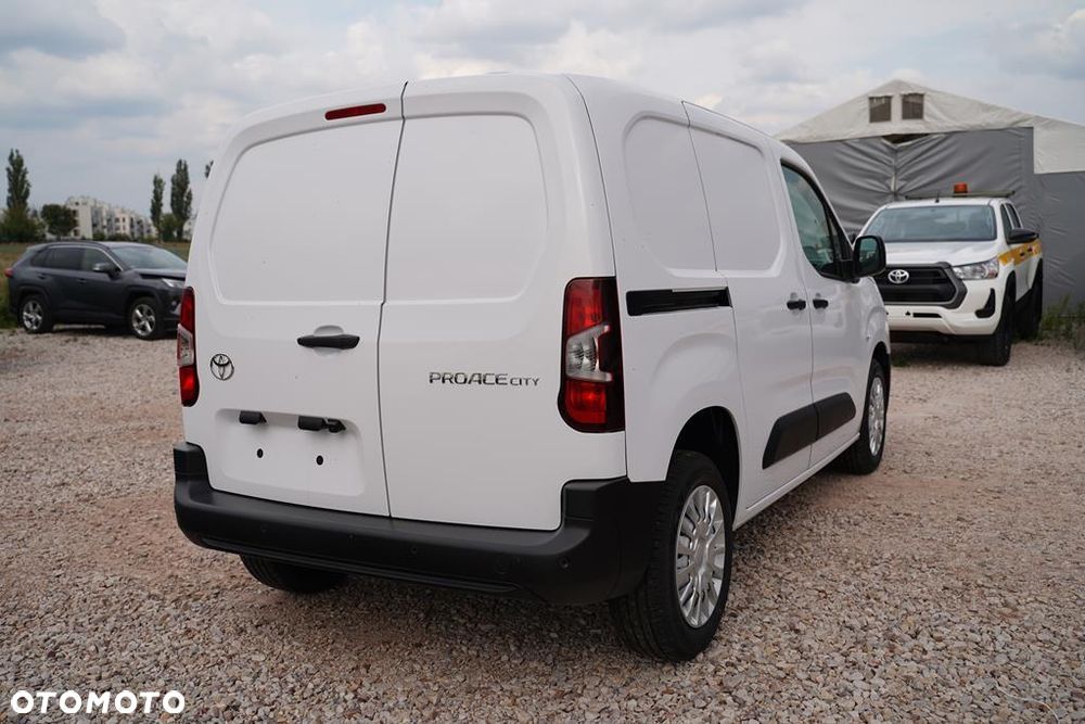 Toyota Proace City 1.5 D-4D Long 2,3t Active - 7