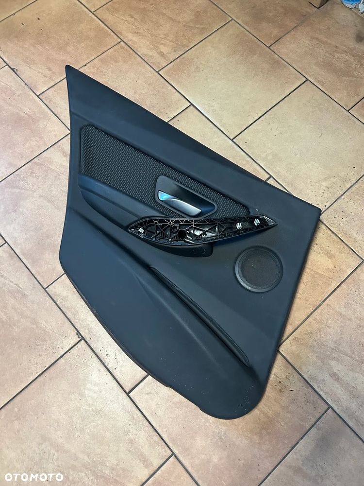 BOCZEK DRZWI BMW F30 LEWY TYŁ - 1