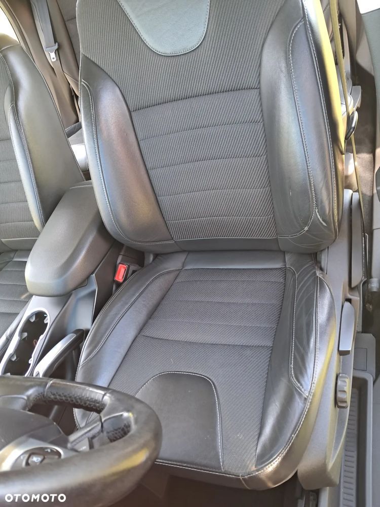 Ford Kuga - 16