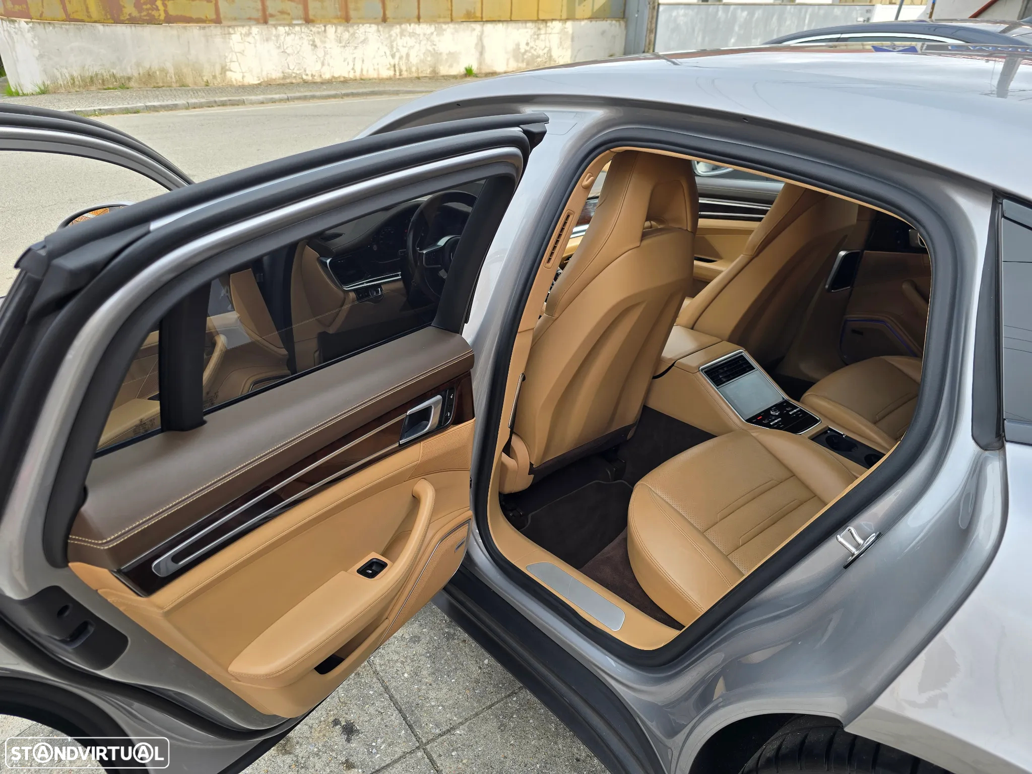 Porsche Panamera Standard - 25