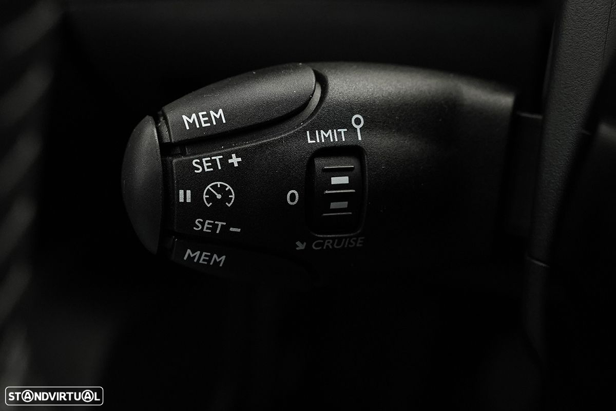 Peugeot 2008 1.2 PureTech Allure - 18