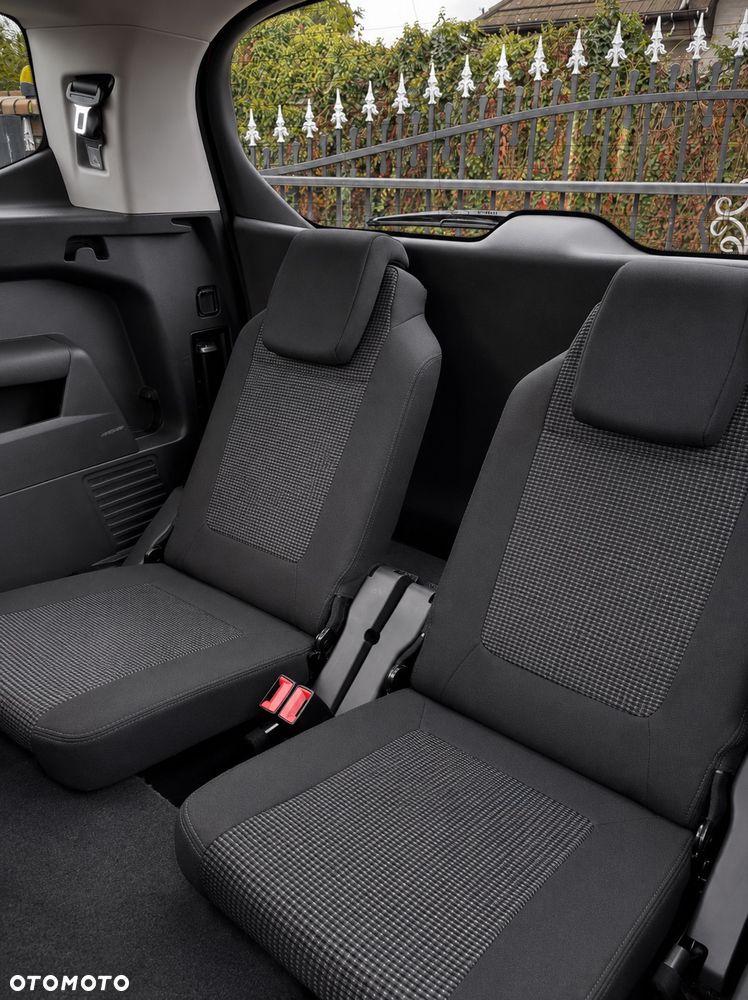 Peugeot 5008 1.6 THP Family 7os - 20