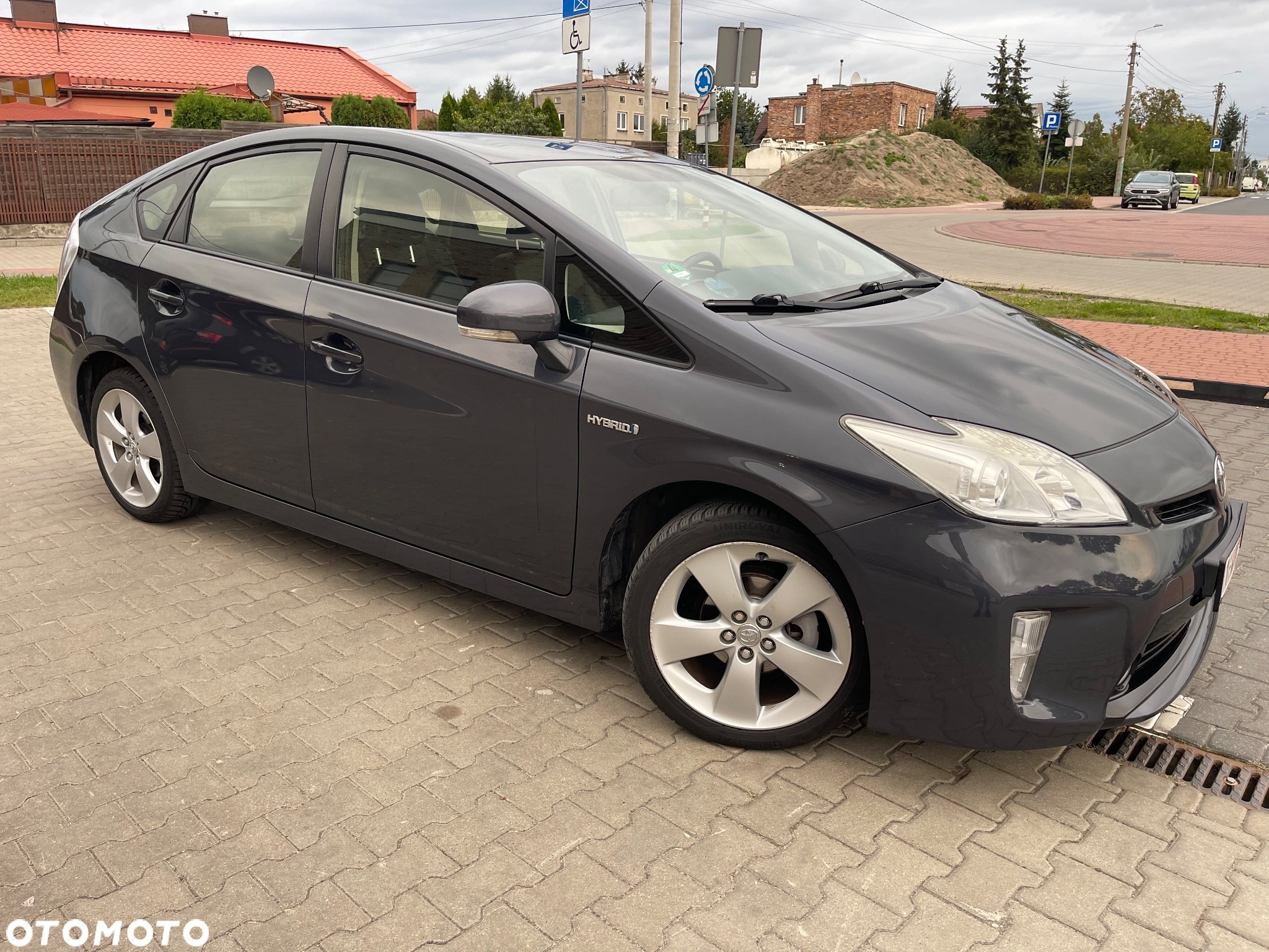 Toyota Prius 1.8 HSD Premium - 10