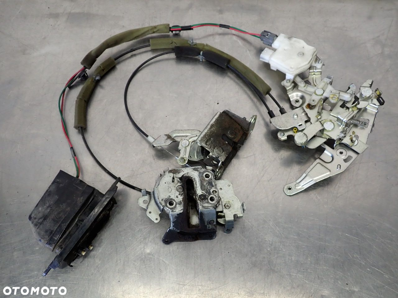 ZAMEK DRZWI PRZESUWNYCH PRAWYCH NISSAN NV200 - 6