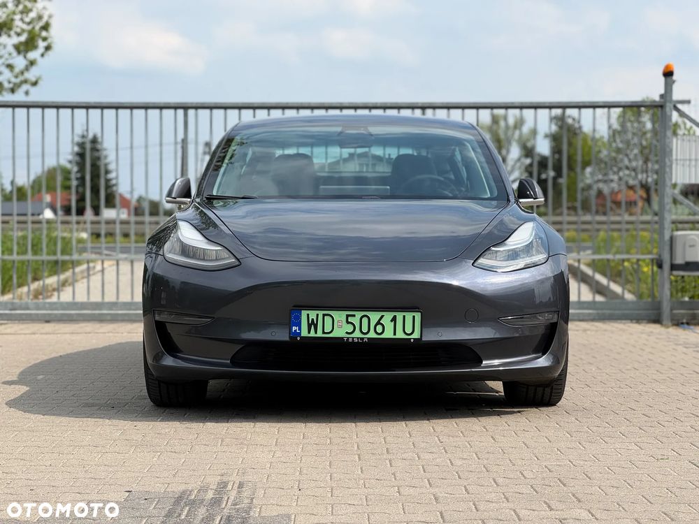 Tesla Model 3 - 1