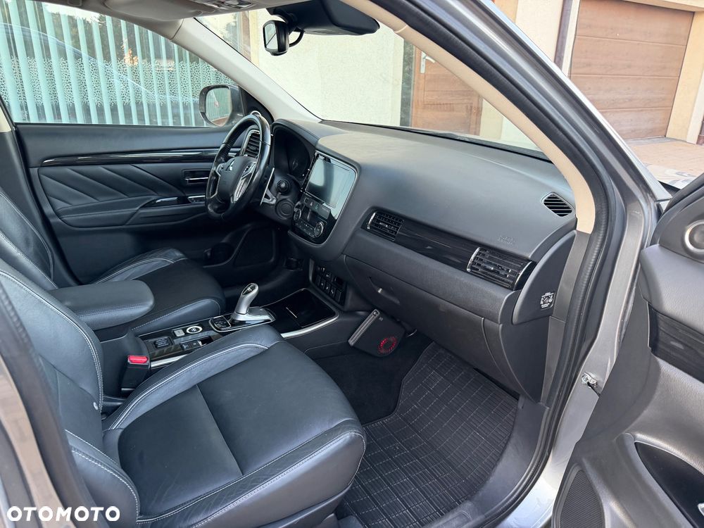 Mitsubishi Outlander Intense + - 9