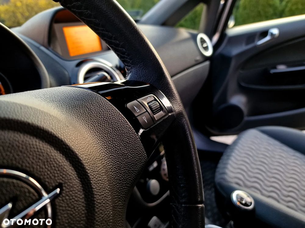 Opel Corsa 1.2 16V Cosmo - 25