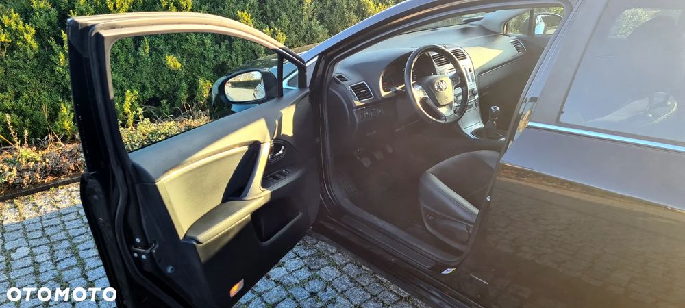 Toyota Avensis 1.8 Premium - 18