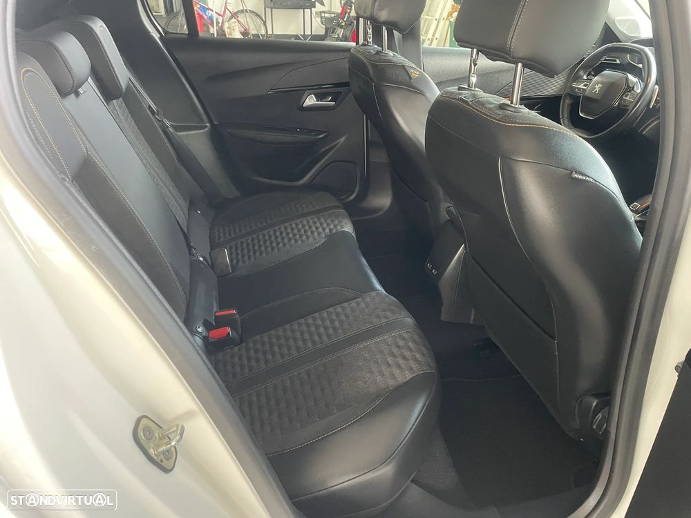 Peugeot 208 PureTech 100 EAT8 Allure Pack - 19