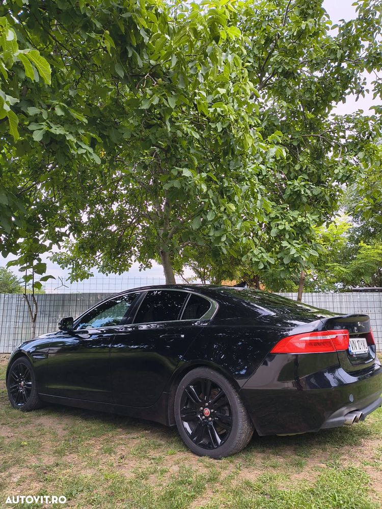 Jaguar XE - 3