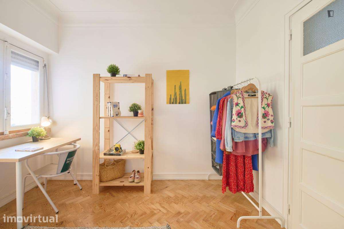 Quarto - localizado em Roma-Areeiro Lisbon - Grande imagem: 5/24