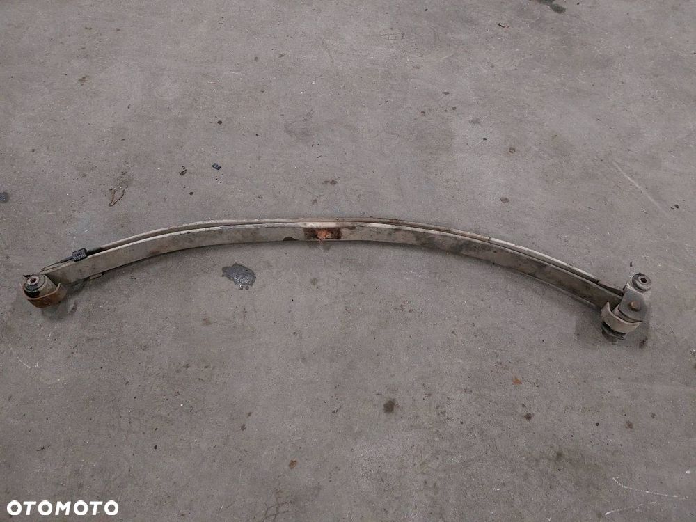 RESOR PIÓROWY PRAWY PRZÓD MERCEDES-BENZ T1 KACZKA - 1