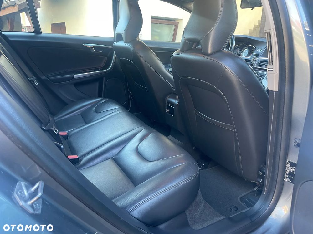 Volvo V60 Cross Country D3 Geartronic Momentum - 16