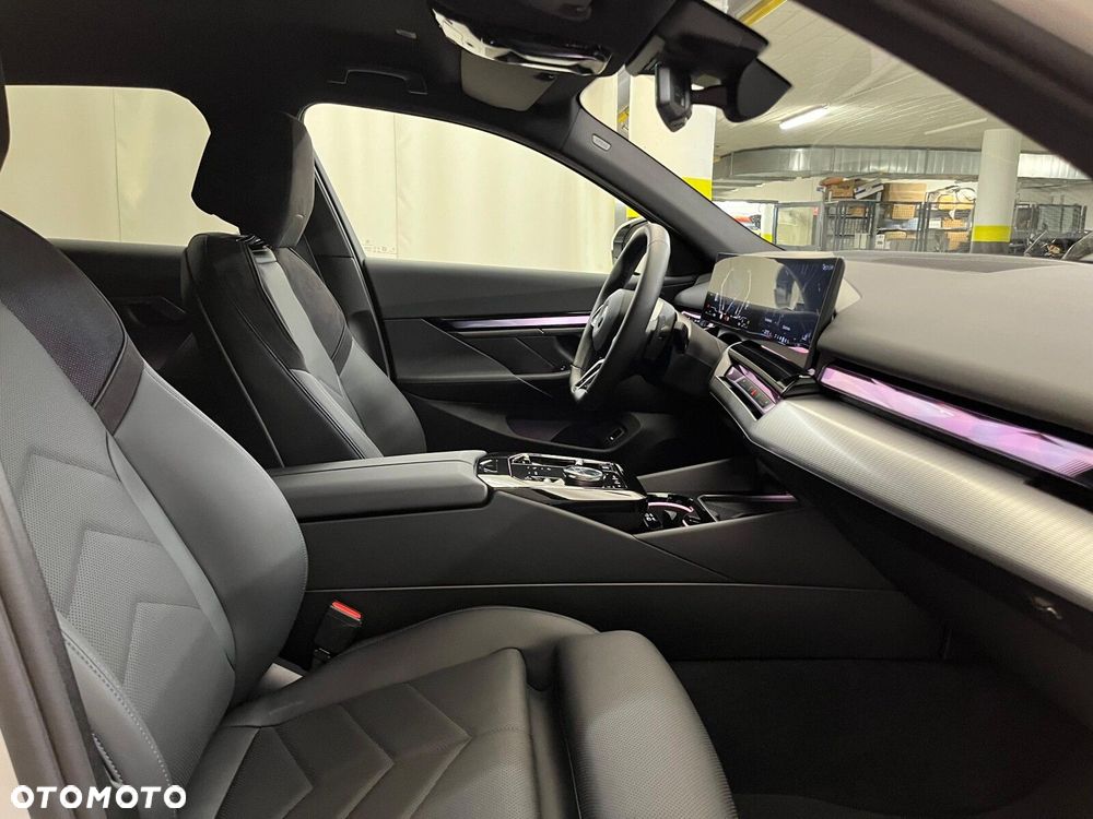 BMW Seria 5 520i mHEV M Sport - 38