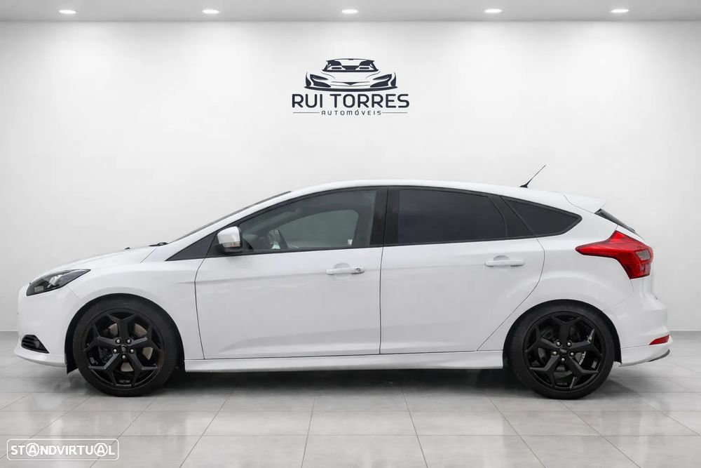 Ford Focus 2.0 EcoBoost ST c/ Pack Pele Desportiva - 3
