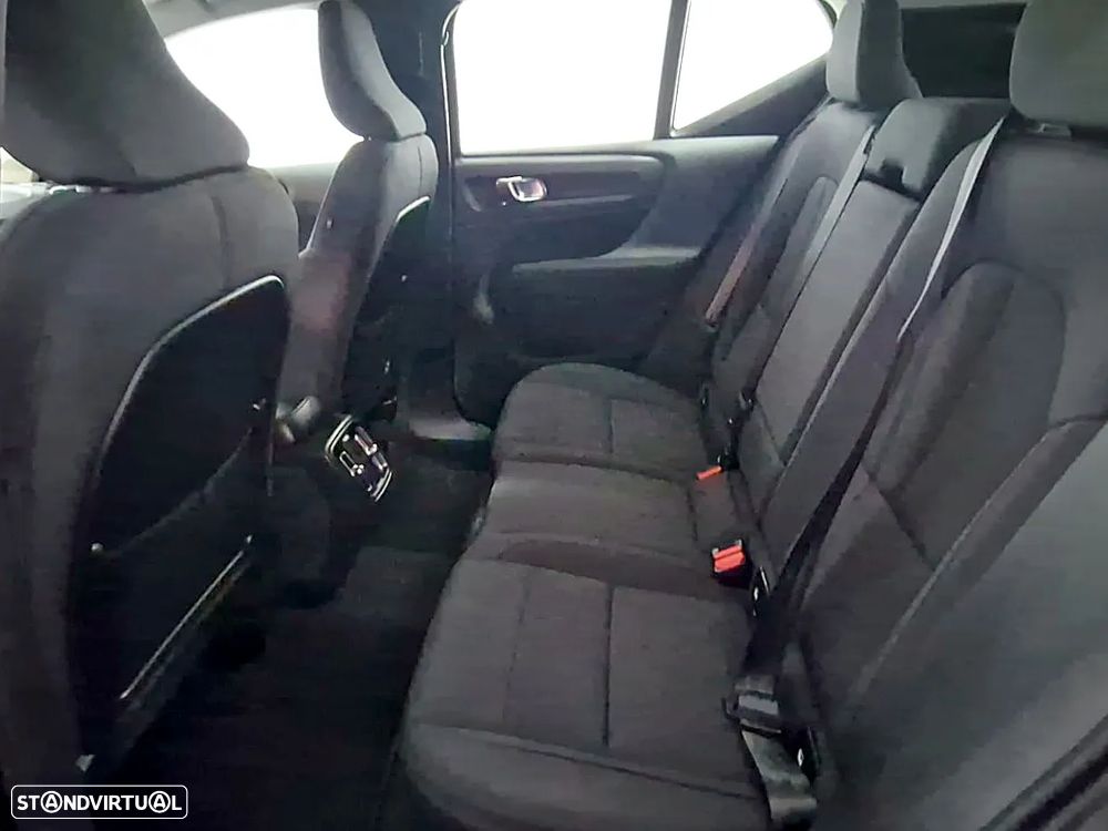 Volvo XC 40 1.5 T2 Momentum Plus Geartronic - 24