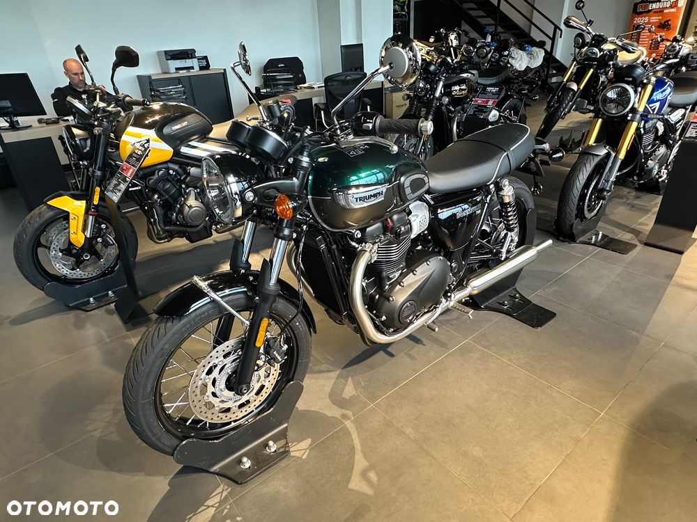 Triumph Bonneville - 2