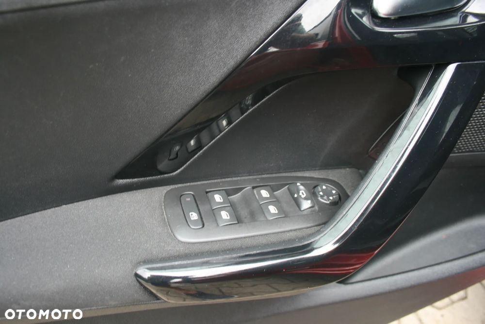 Peugeot 208 1.2 PureTech Allure - 8