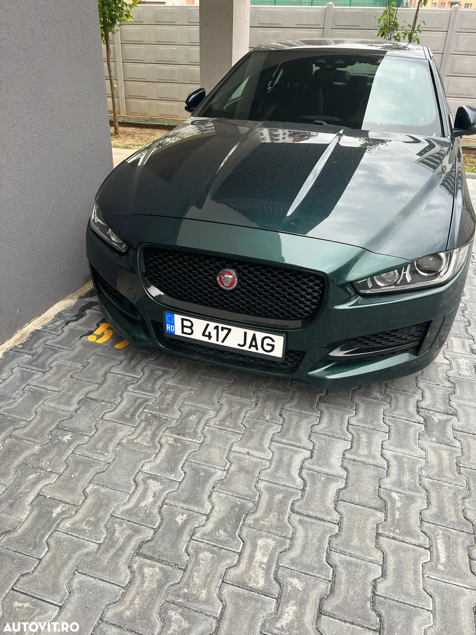 Jaguar XE 2.0 R-Sport - 4