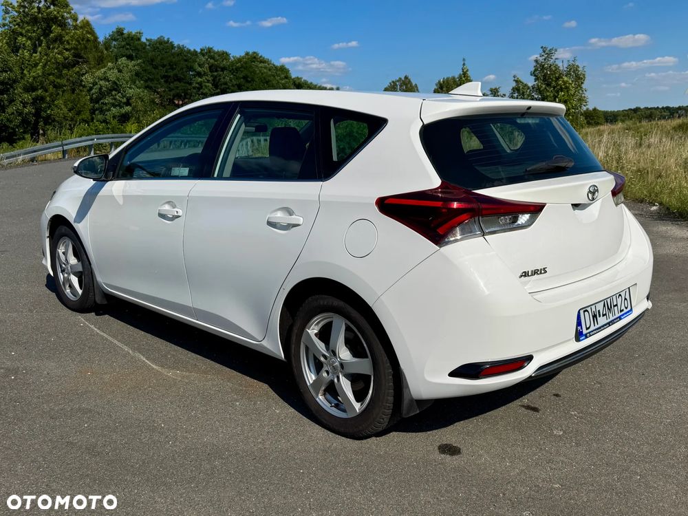 Toyota Auris 1.6 Premium - 4