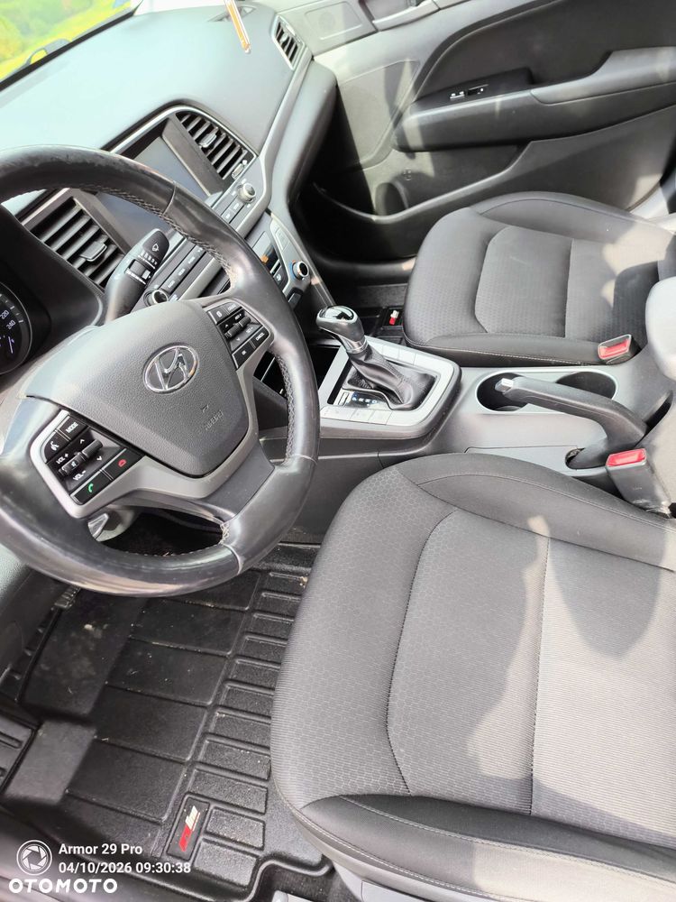 Hyundai Elantra - 7