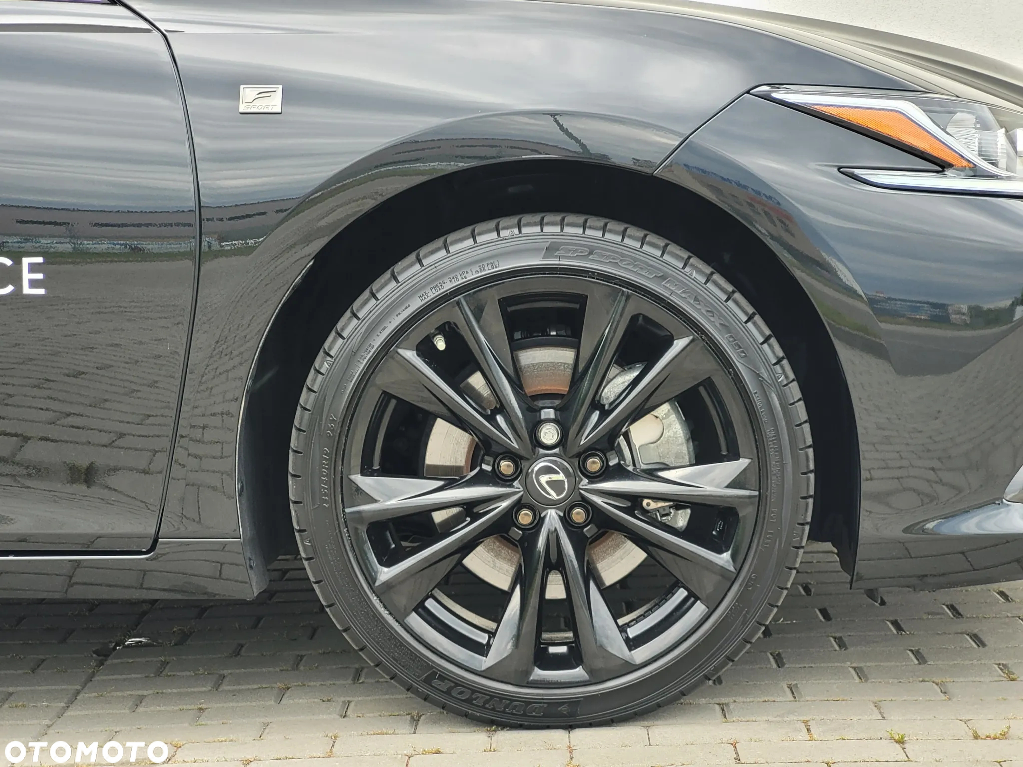 Lexus ES 300h F Sport Design - 25