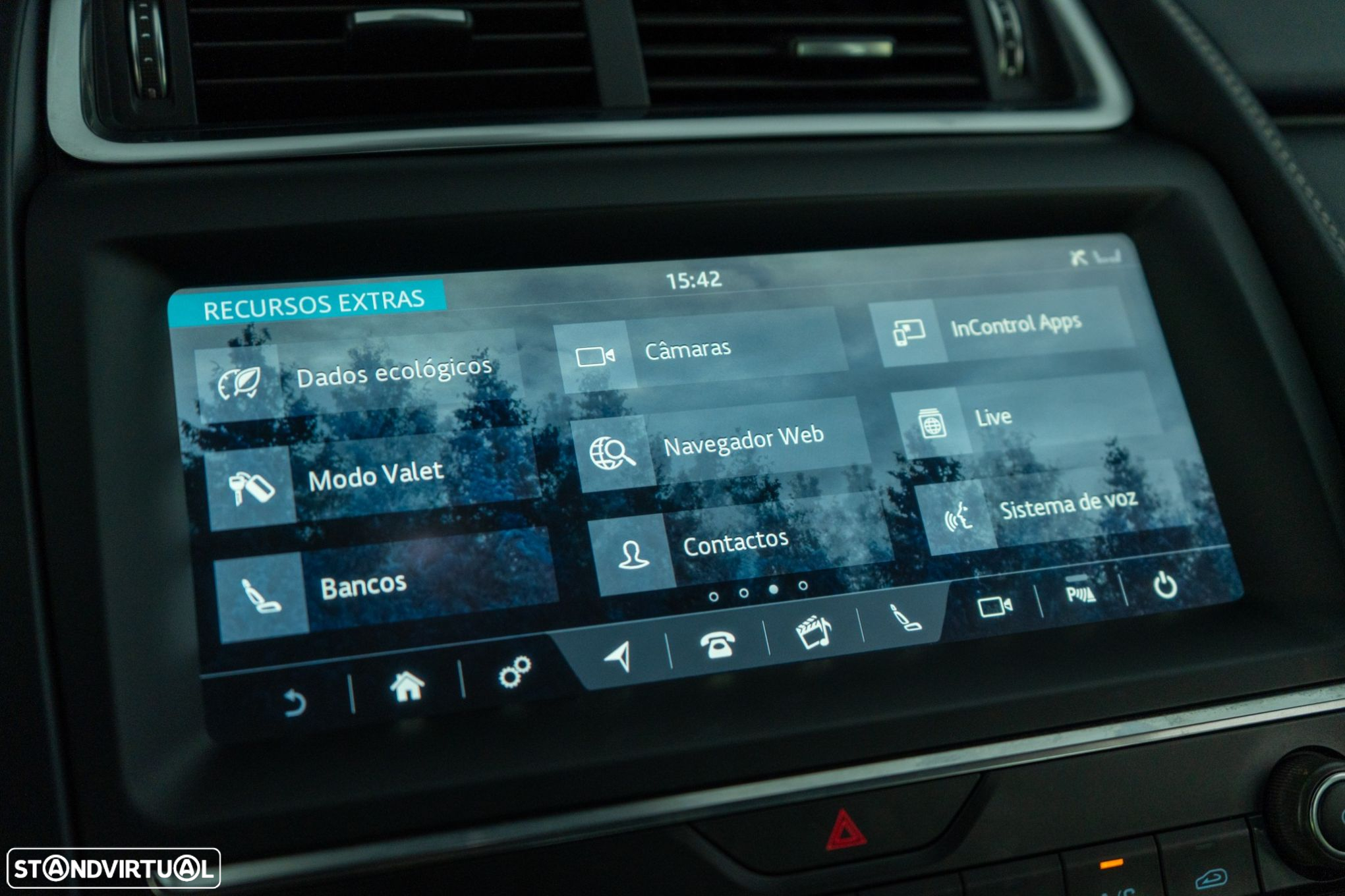 Jaguar E-Pace 2.0 i4D R-Dynamic - 21