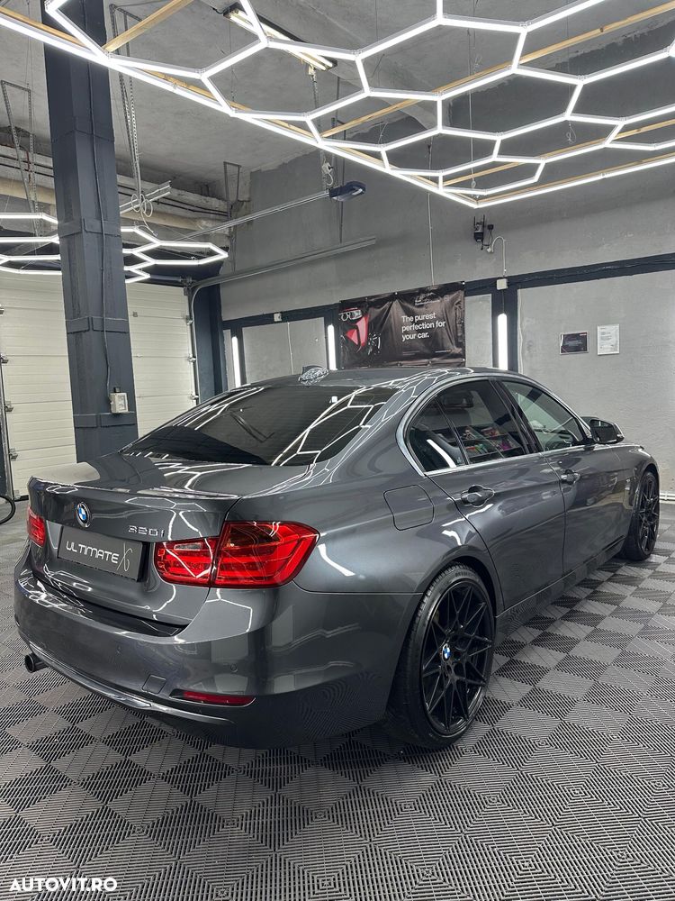 BMW Seria 3 320i Luxury Line - 8