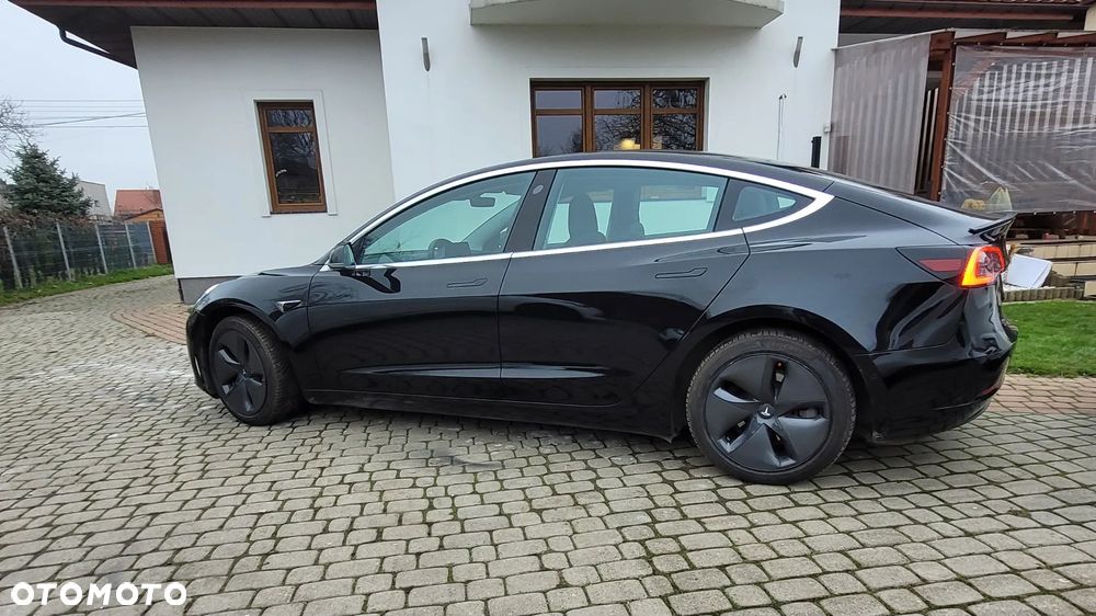 Tesla Model 3 - 3