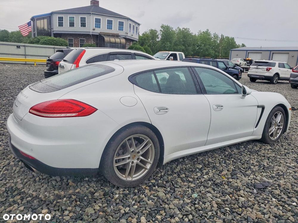 Porsche Panamera - 4